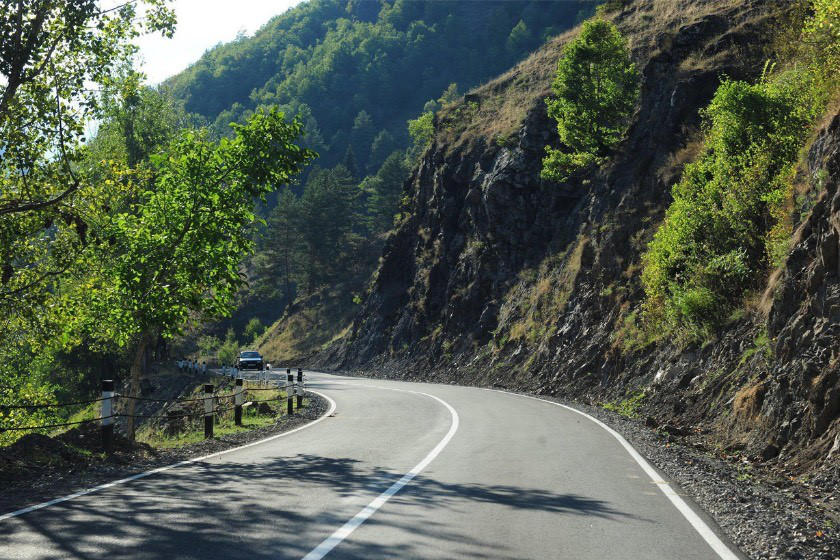 ჟინვალი-ბარისახო-შატილის გზის 79-ე კმ-ზე ავტოტრანსპორტის მოძრაობა ცალმხრივად აღდგა