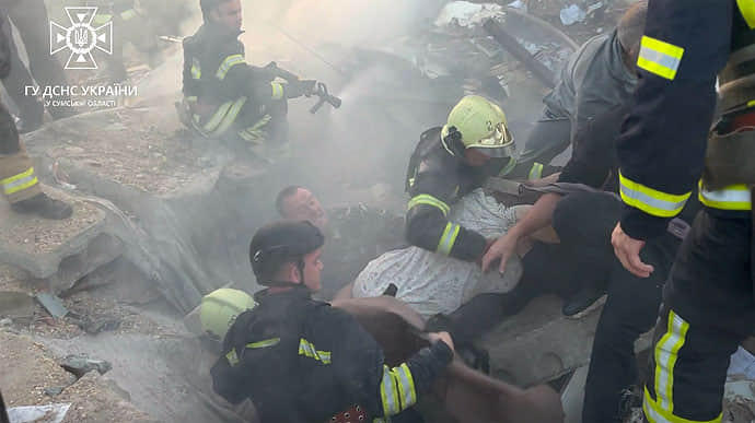 რუსებმა სუმი და ზაპოროჟიე დაბომბეს, არიან დაშავებულები, დანგრეული და დაზიანებული სახლები