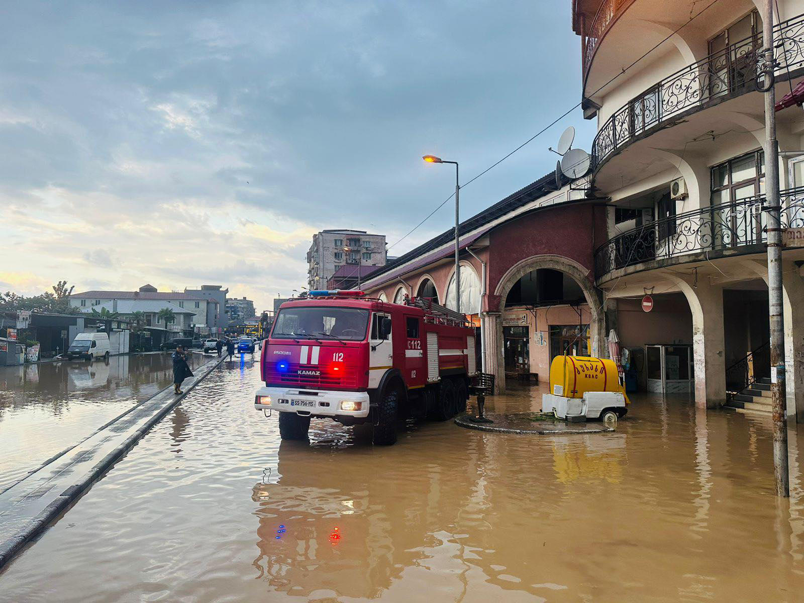 აჭარის მთავრობის თავმჯდომარის სარეზერვო ფონდი ქობულეთში, სტიქიის შედეგად დაზარალებულ ოჯახებს მატერიალურ დახმარებას გაუწევს