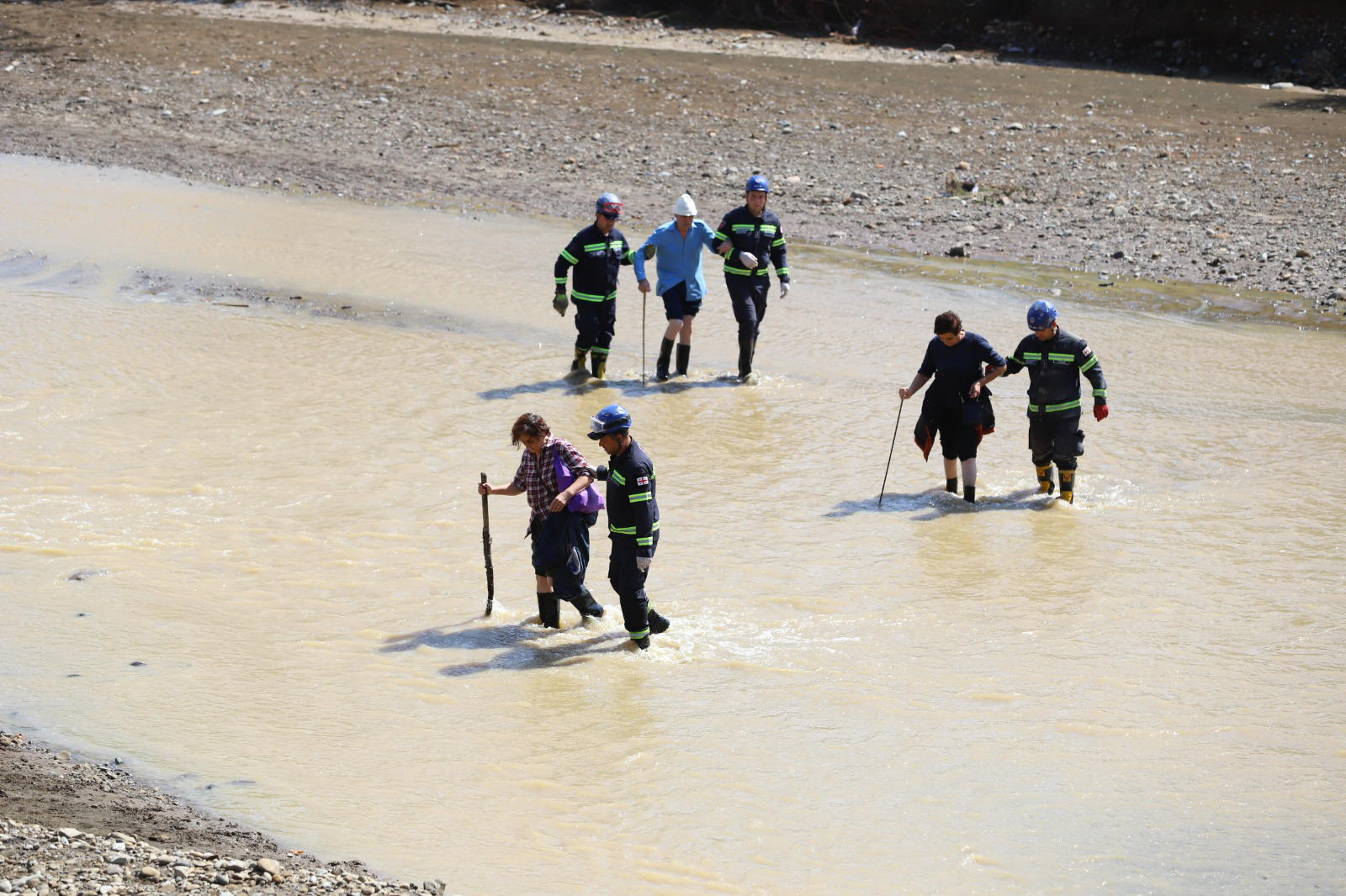 შსს - ოზურგეთის და ლანჩხუთის მუნიციპალიტეტის სოფლებიდან 122 ადამიანის ევაკუაცია განხორციელდა - სტიქიის ზონაში მონიტორინგი სპეციალური დრონებით მიმდინარეობს
