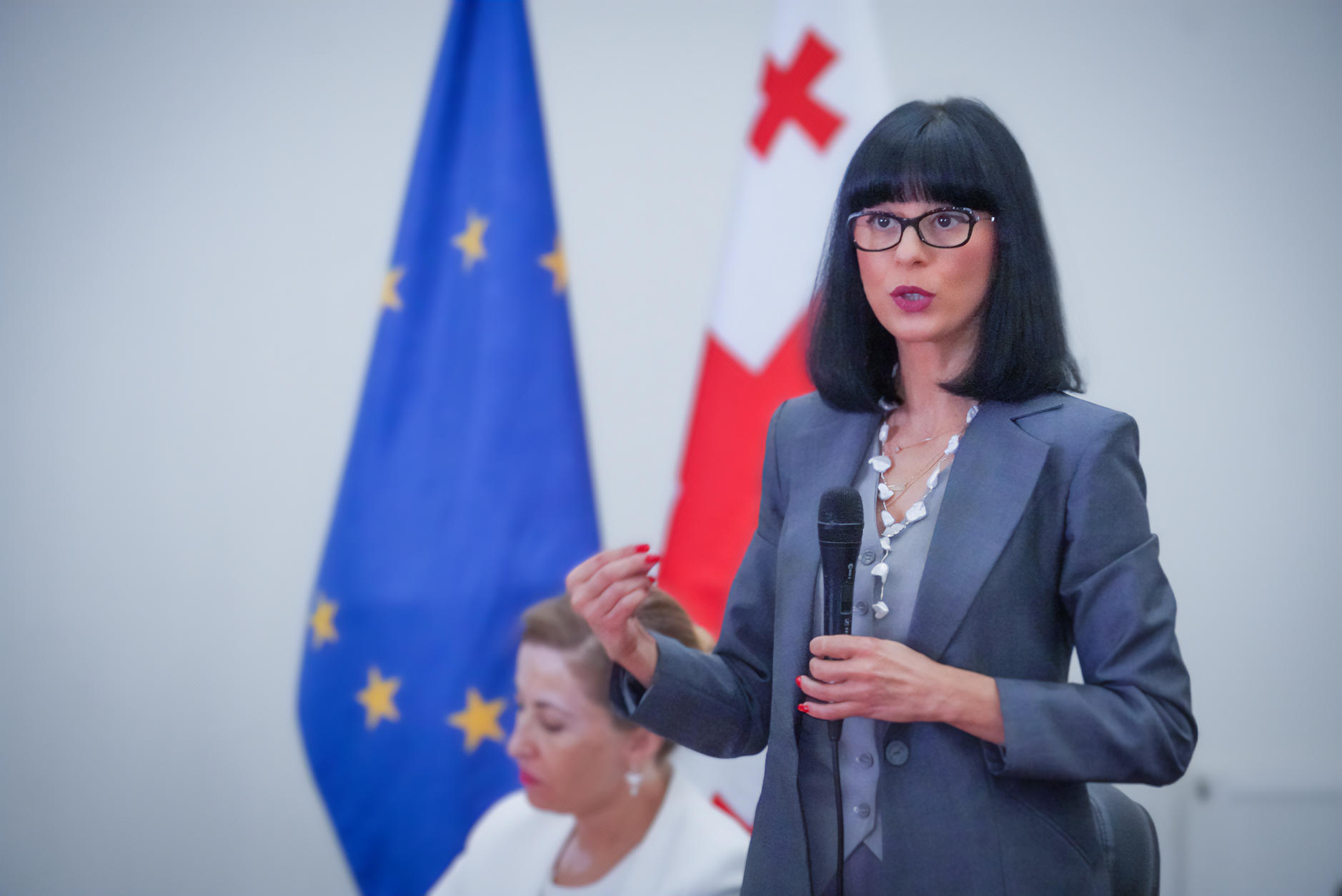 თეა ახვლედიანი საქართველოში 90-იანი წლების შეიარაღებული მოქმედებებისა და 2008 წლის აგვისტოს ომის შედეგად უგზო-უკვლოდ დაკარგულ პირთა ოჯახის წევრებს შეხვდა