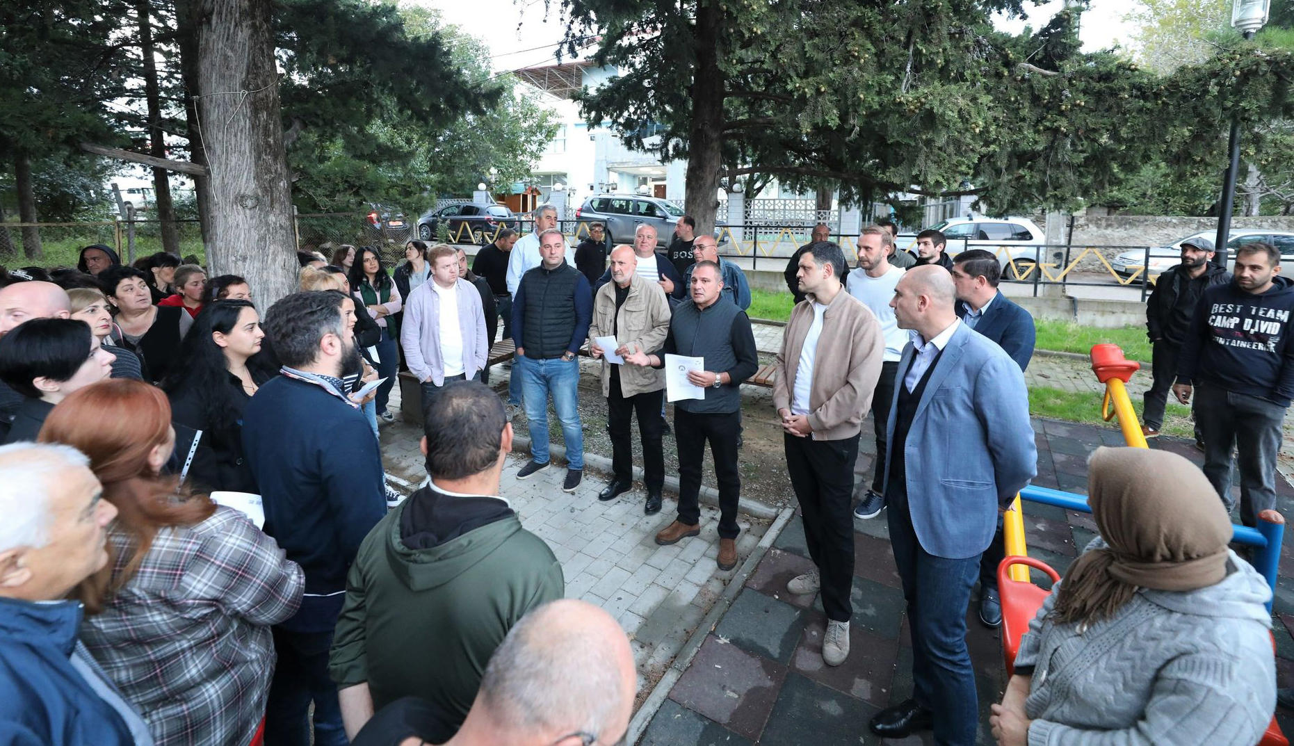 დიდ ლილოში არსებული მუნიციპალური ნარჩენების პოლიგონთან დაკავშირებით, მუნიციპალიტეტის წარმომადგენლებსა და ადგილობრივებს შორის შეხვედრა გაიმართა