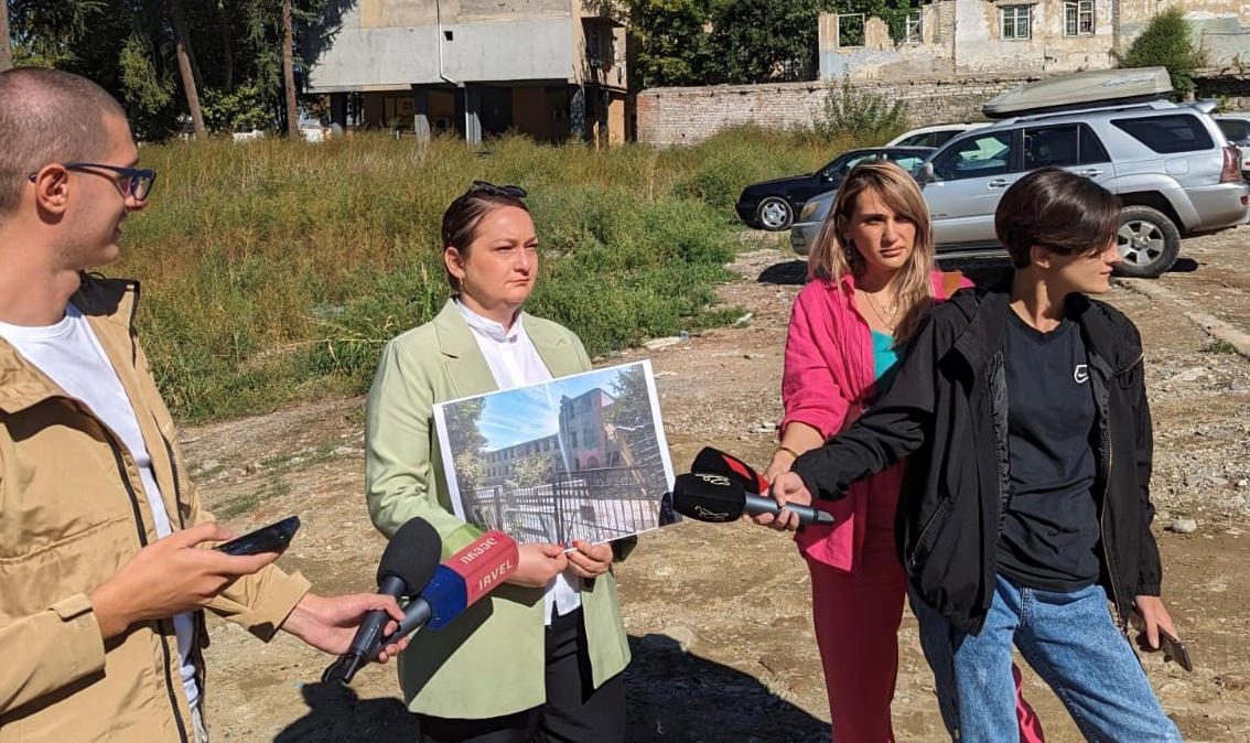 ნანა ტოხვაძე - ნაძალადევის რაიონში როგორ მოახერხეთ, რომ ერთდროულად 5 სკოლა დაანგრიეთ და ბოლო 3-4 წელია ქვა ქვაზე არ დადებულა?