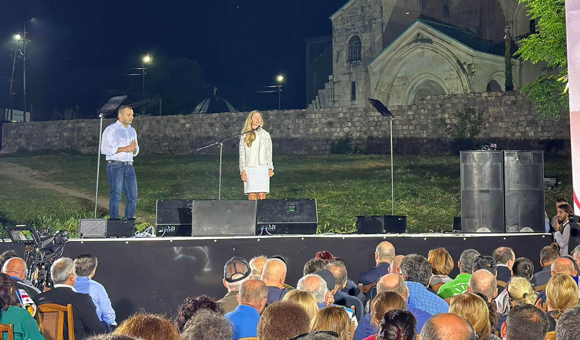 თინა ბოკუჩავა - პრეზიდენტმა სააკაშვილმა საპრეზიდენტო ფიცი სწორედ ქუთაისში, ბაგრატის ტაძარში დადო, იმიტომ, რომ მას ყველაზე მეტად სჯეროდა და სჯერა ერთიანი, ძლიერი, წარმატებული საქართველოს იდეის