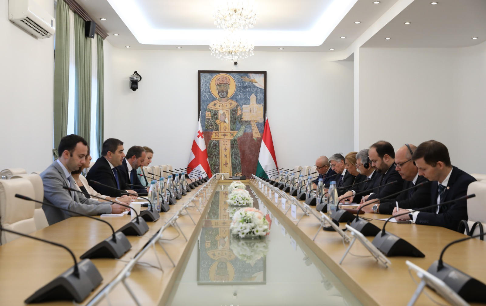 შალვა პაპუაშვილი უნგრეთის ეროვნული ასამბლეის პრეზიდენტს შეხვდა