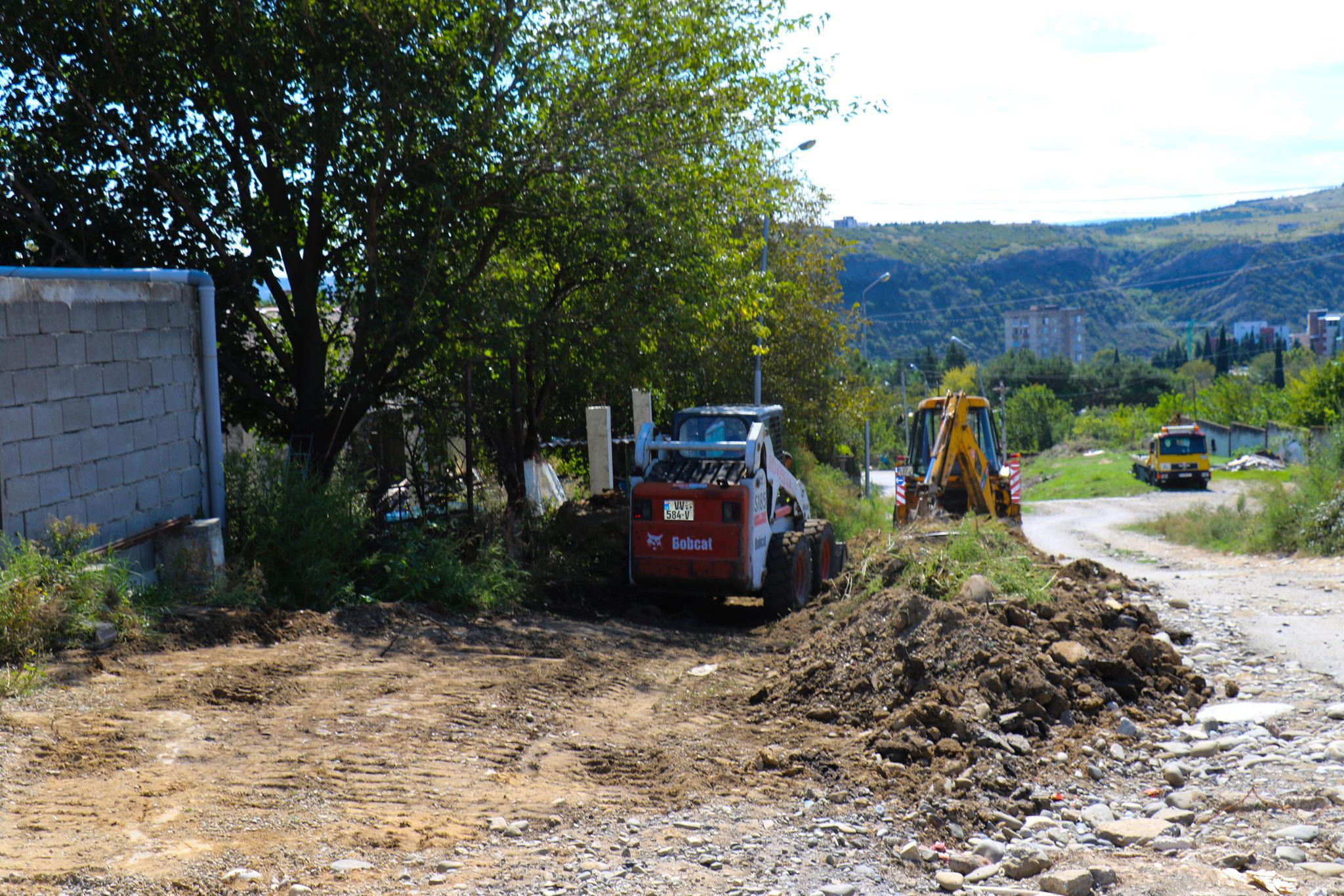 თბილისში, შოთაძის ქუჩაზე საგზაო სამუშაოები მიმდინარეობს