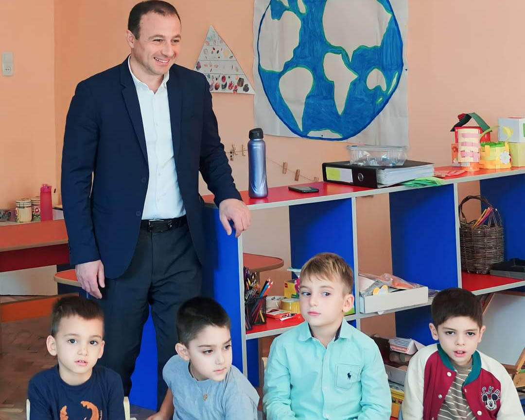 ლევან ანდრიაშვილმა საბავშვო ბაღების აღსაზრდელებს ახალი სასწავლო წლის დაწყება მიულოცა