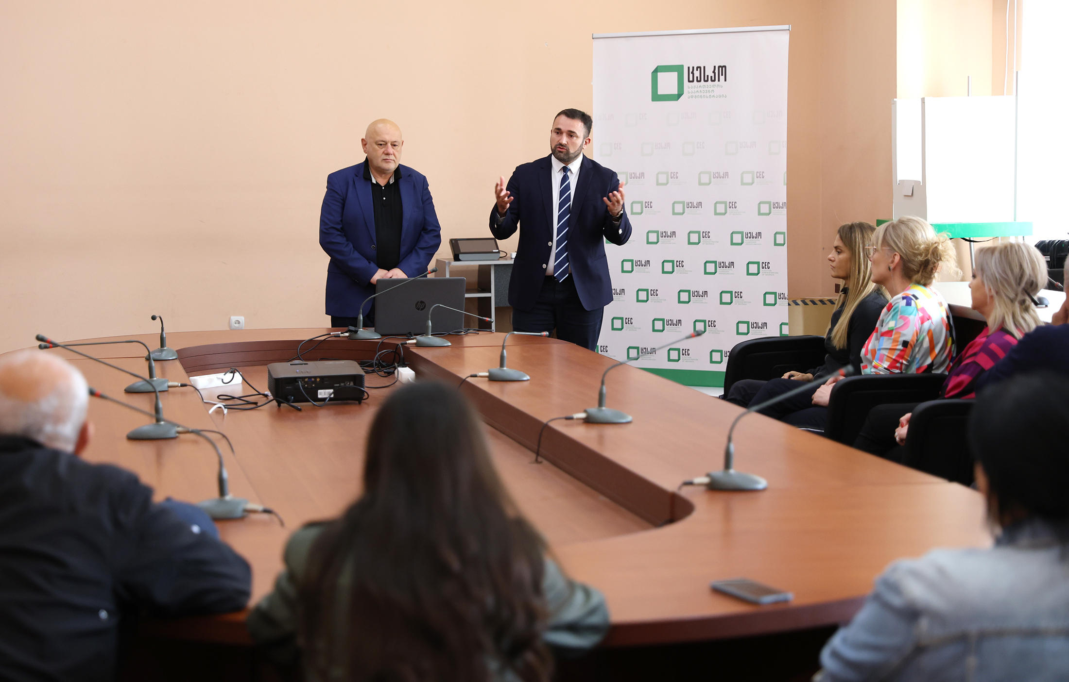 საარჩევნო ელექტრონულ ტექნოლოგიებს დღეს გორის საკრებულოს წარმომადგენლები გაეცნენ