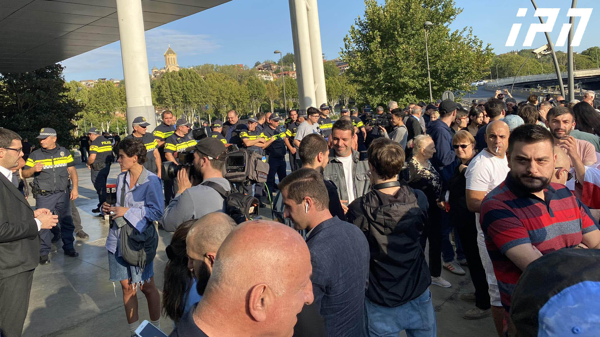 ეროვნულ ბანკთან საპროტესტო აქცია მიმდინარეობს