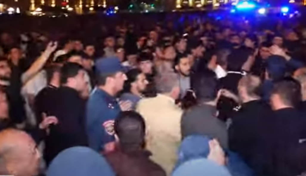 ერევანში, რესპუბლიკის მოედანზე პოლიციამ აქციის მონაწილეების დაკავება დაიწყო