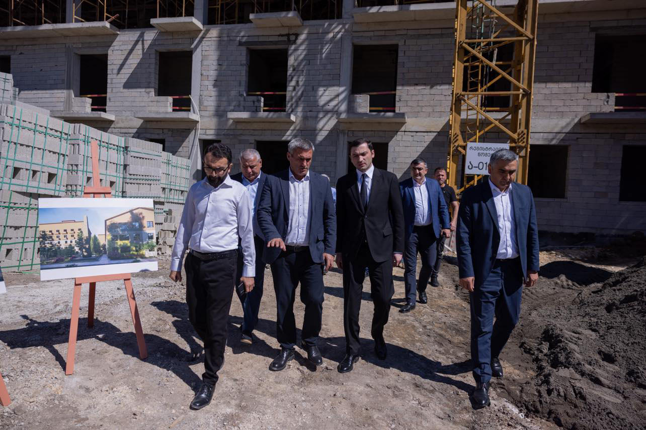 თორნიკე რიჟვაძე ხულოში მიმდინარე ინფრასტრუქტურულ პროექტებს გაეცნო