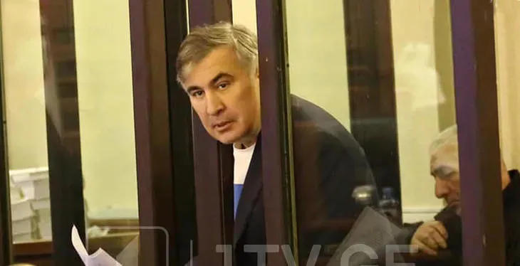მიხეილ სააკაშვილი -  წინააღმდეგი ვარ პრეზიდენტის იმპიჩმენტის, რადგან ინსტიტუტის დისკრედიტაციას იწვევს, მაგრამ რაც ახლა ხდება, ივანიშვილის თამაში და მცდელობაა, გადაიტანონ ყურადღება ოლიგარქის დიქტატურიდან