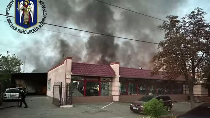 სარაკეტო თავდასხმის შედეგად კიევში ხანძარი გაჩნდა, ჩერკასში სასტუმროს შენობა განადგურდა - არიან დაშავებულები