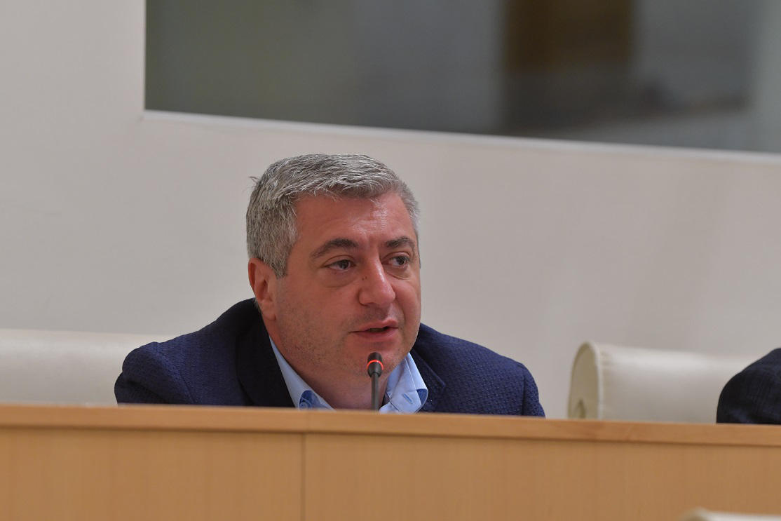 კახა კახიშვილი -  ახლა ვის ხელშია ევროპა და საერთოდ, ვის ხელში ვართ ჩვენ - ფაქტობრივად ვადაგასული ქალბატონი სალომე, უკვე ფაქტია ეს, კარგა ხნის ვადაგასული ზელენსკი, ვადაგასული ბორელი და ვადაგასული ბაიდენი