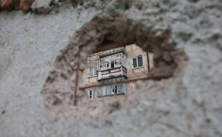 რუსებმა ბერისლავი დაბომბეს, დაიღუპა ერთი ადამიანი, ნანგრევებში ადამიანებს ეძებენ