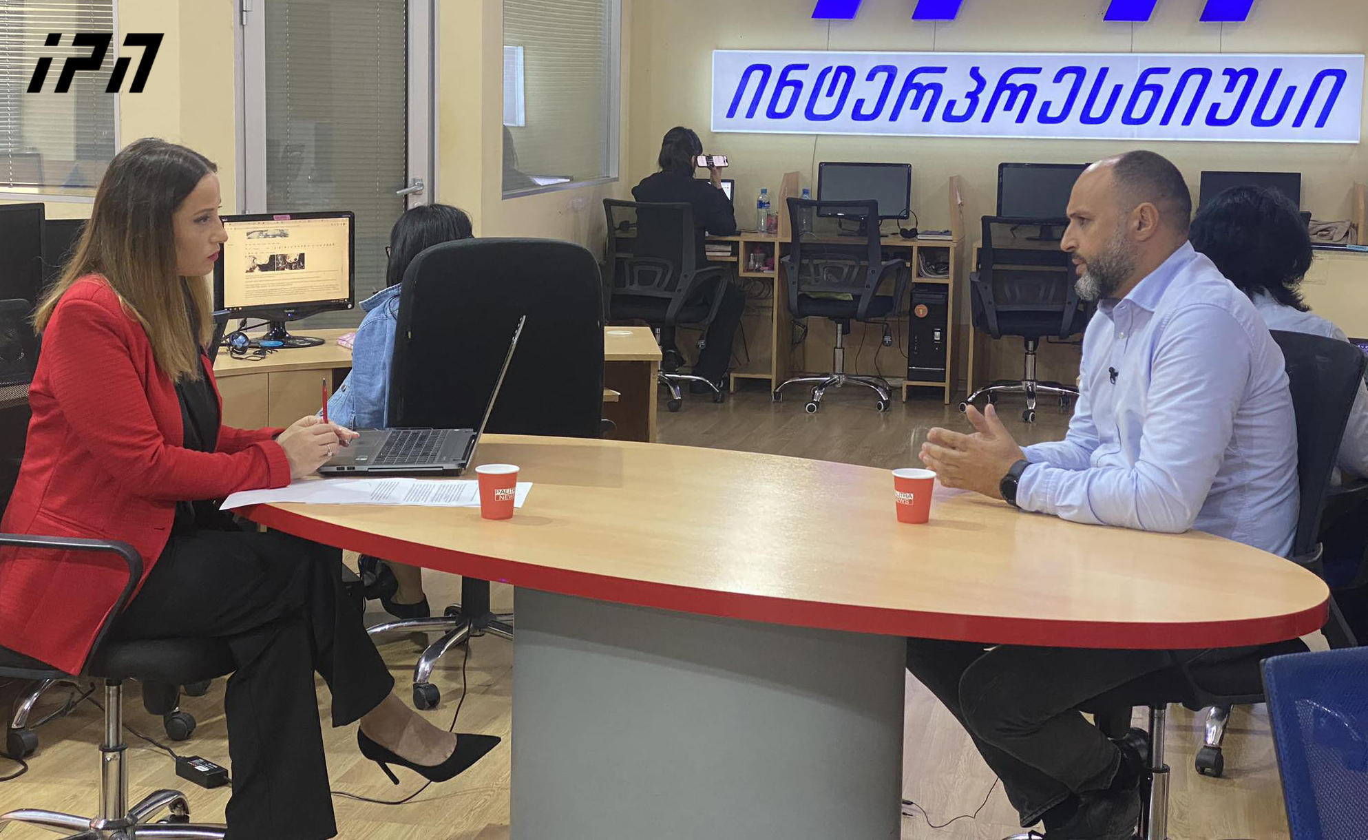 ირაკლი ნადირაძე - კახა კალაძე, რომელიც „8 სულ ქურდზე“ აღტყინებით საუბრობდა,  ვინმეს კრიმინალურ წარსულზე რომ გვესაუბრება, ძალიან სასაცილოა - კალაძემ ირაკლი ეძგვერაძეს 2020 წლის არჩევნებში „ქართული ოცნების“ დამარცხებაში შეტანილი წვლილი არ აპატია