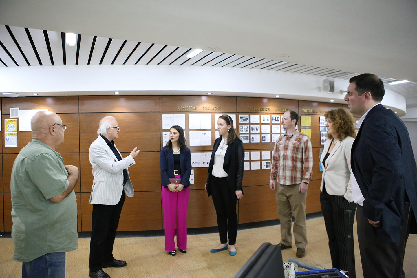 ამერიკის საელჩომ გრიგოლ რობაქიძის სახელობის უნივერსიტეტში მაიკლ მენსფილდი ოფიციალურად წარადგინა