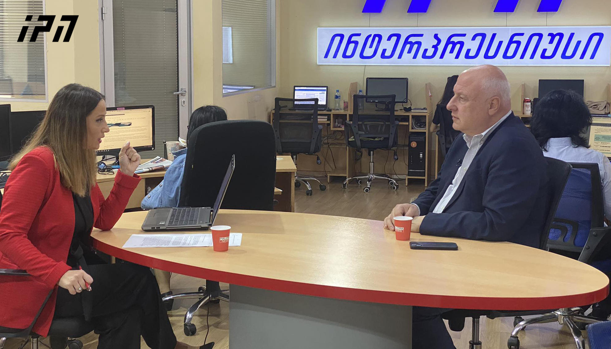 გიგი წერეთელი - შეიძლება პრეზიდენტი  თანამშრომლობს „ქართულ ოცნებასთან“ ფორმით: „მოდით, ვანახოთ, რომ დაპირისპირება გვაქვს და სინამდვილეში ერთმანეთს მივეხმაროთ“ ან შეიძლება თავისი თამაში აქვს - მისი ჩანაფიქრის გამოცნობა ძნელია