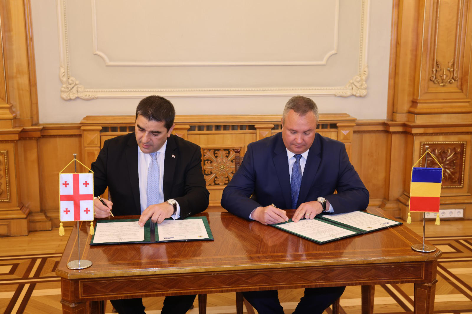 საქართველოს პარლამენტის თავმჯდომარემ და რუმინეთის სენატის პრეზიდენტმა ერთობლივ დეკლარაციას მოაწერეს ხელი