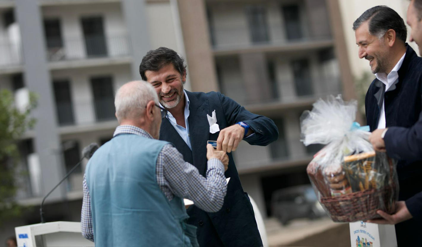 ვარკეთილში, ავარიულ კორპუსებში მცხოვრებ 35 ოჯახს საცხოვრებელი ფართები გადაეცა