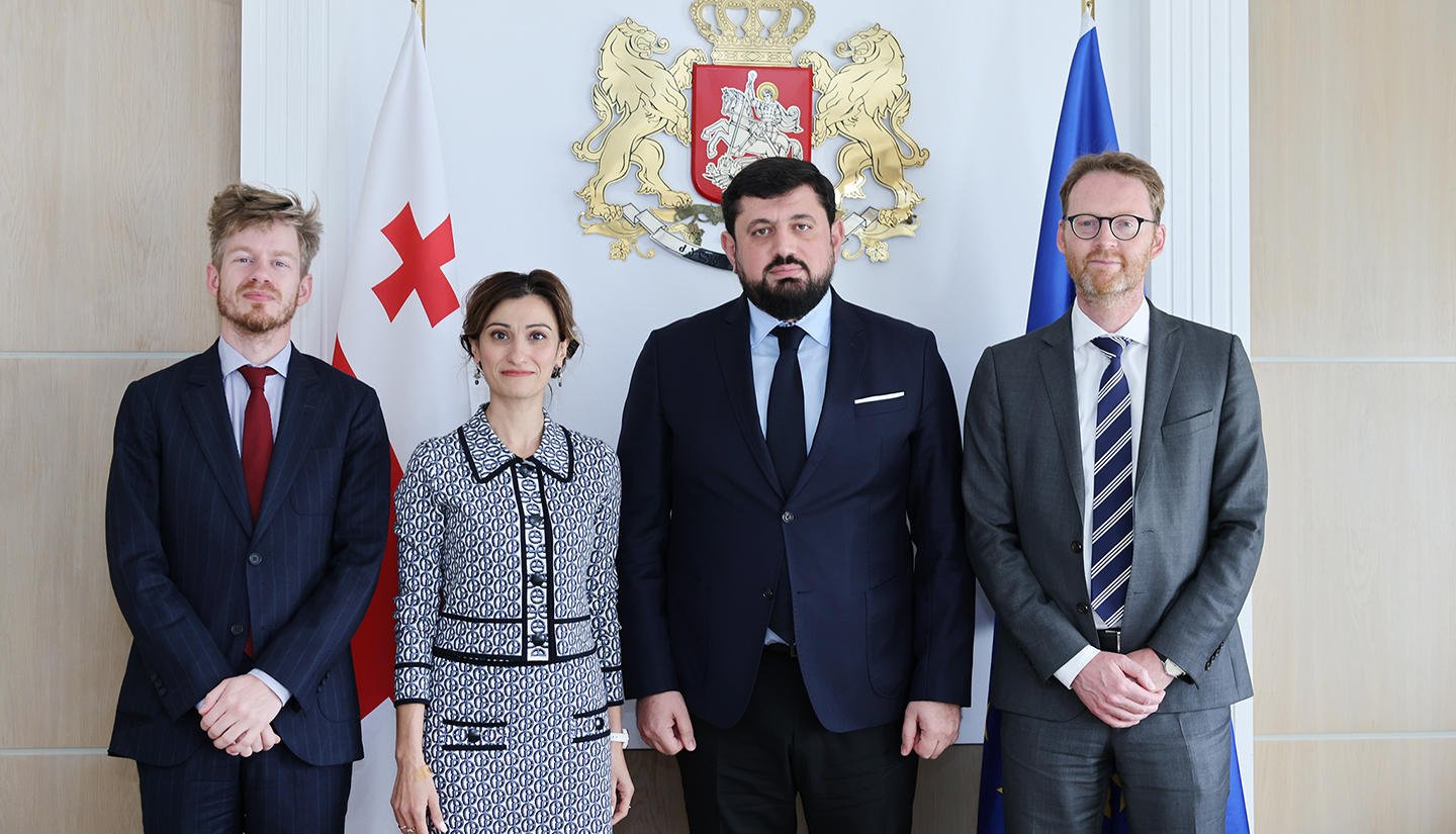 რაჟდენ კუპრაშვილი ნიდერლანდების სამეფოს ელჩსა და საქართველოში ოფიციალური ვიზიტით მყოფ ნიდერლანდების სამეფოს საგარეო უწყების დელეგაციის წევრებს შეხვდა