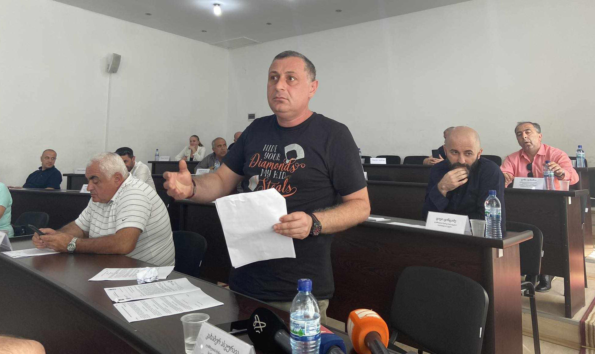 ლანჩხუთის საკრებულოს სხდომაზე ხმაური იყო