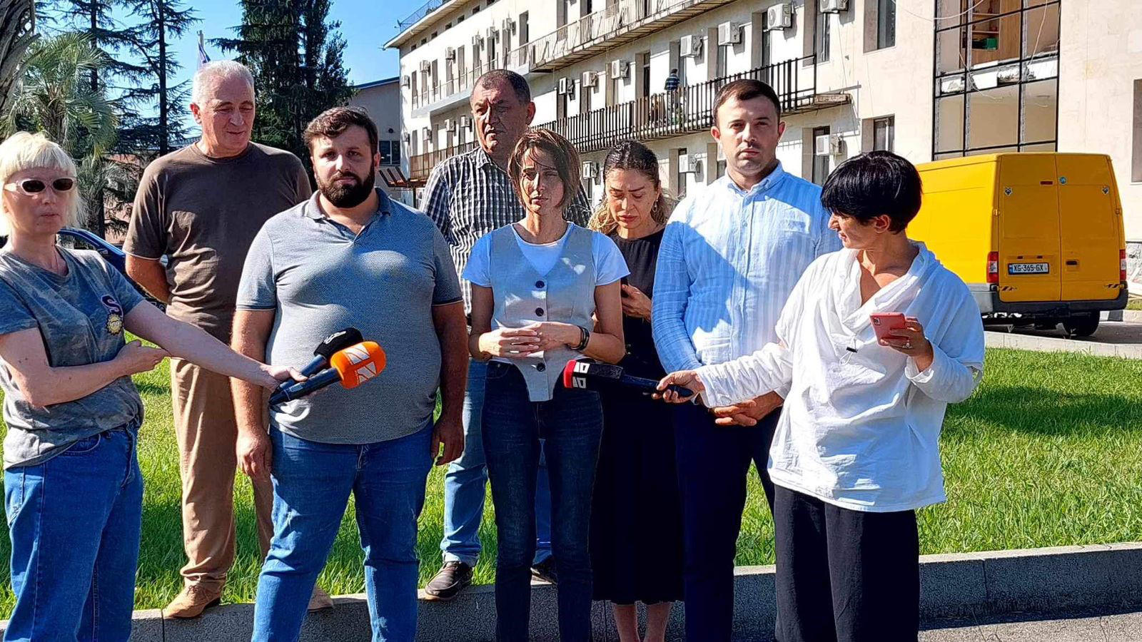 „ნაციონალური მოძრაობის“ წევრი - ნატანების საჯარო სკოლაში  ჭერი ჩამოინგრა, საფრთხის შესახებ კი იცოდა ოზურგეთის მერმა - ვითხოვთ დაიწყოს გამოძიება