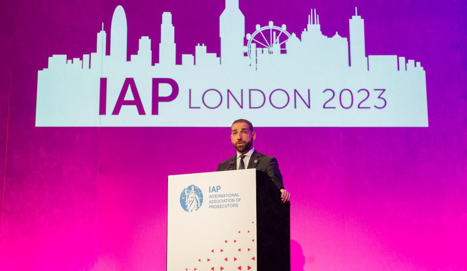 გენერალურმა პროკურორმა ირაკლი შოთაძემ, ლონდონში პროკურორთა საერთაშორისო ასოციაციის კონფერენციის სამუშაო სესია გახსნა