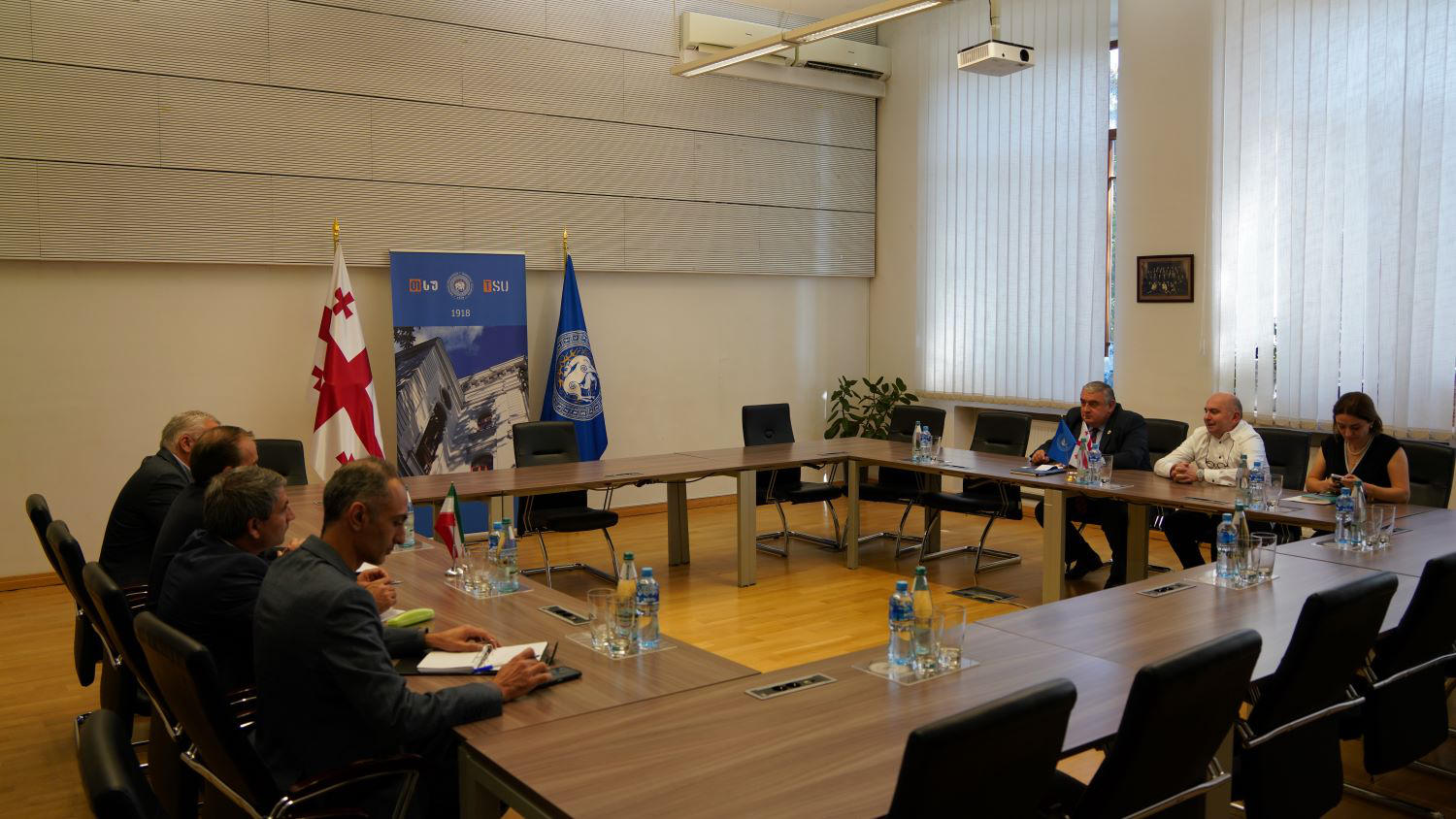 ჯაბა სამუშია საქართველოში ირანის ისლამური რესპუბლიკის ელჩს შეხვდა