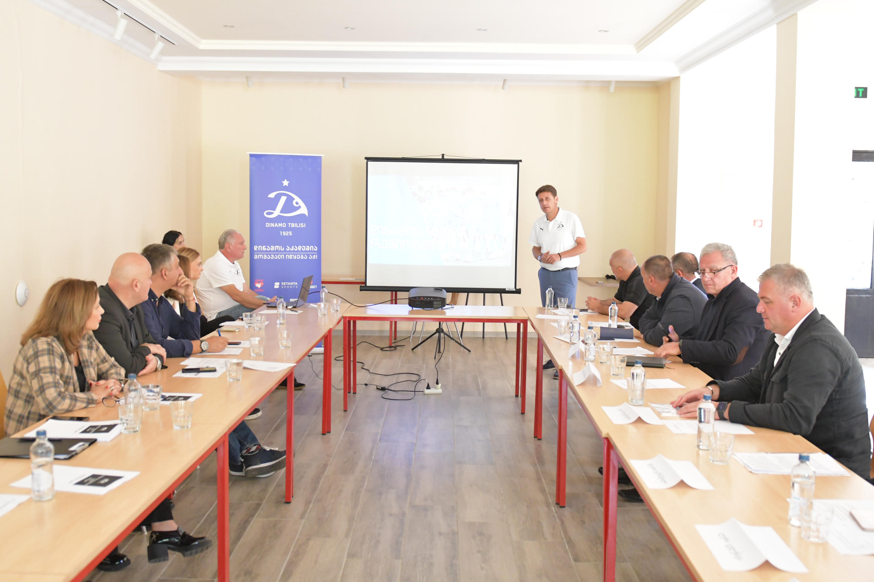 პარლამენტის სპორტისა და ახალგაზრდულ საქმეთა კომიტეტმა ლაგოდეხში გასვლითი საკომიტეტო სხდომა გამართა