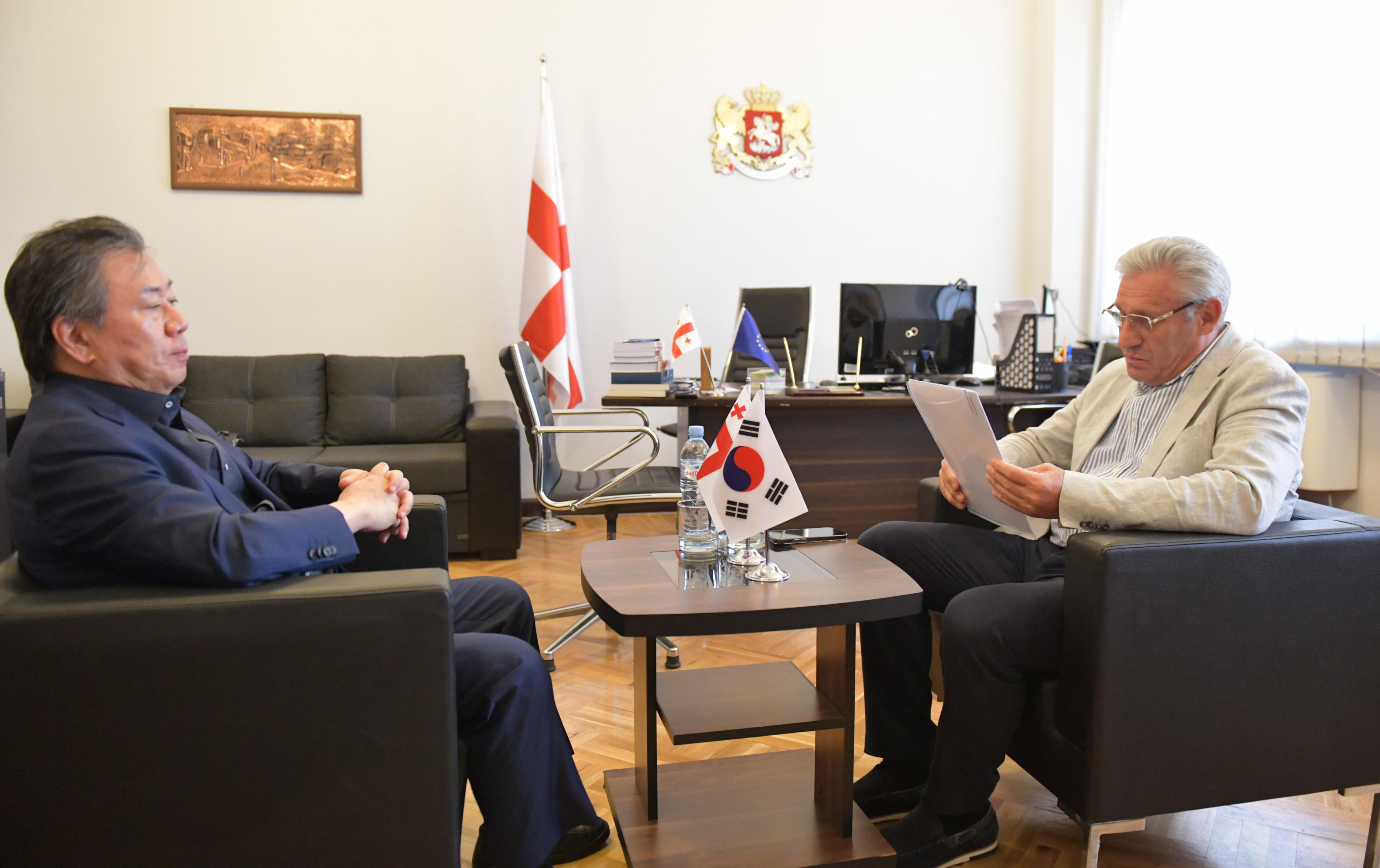 შოთა ხაბარელი კორეის რესპუბლიკის საქმეთა დროებით რწმუნებულს შეხვდა