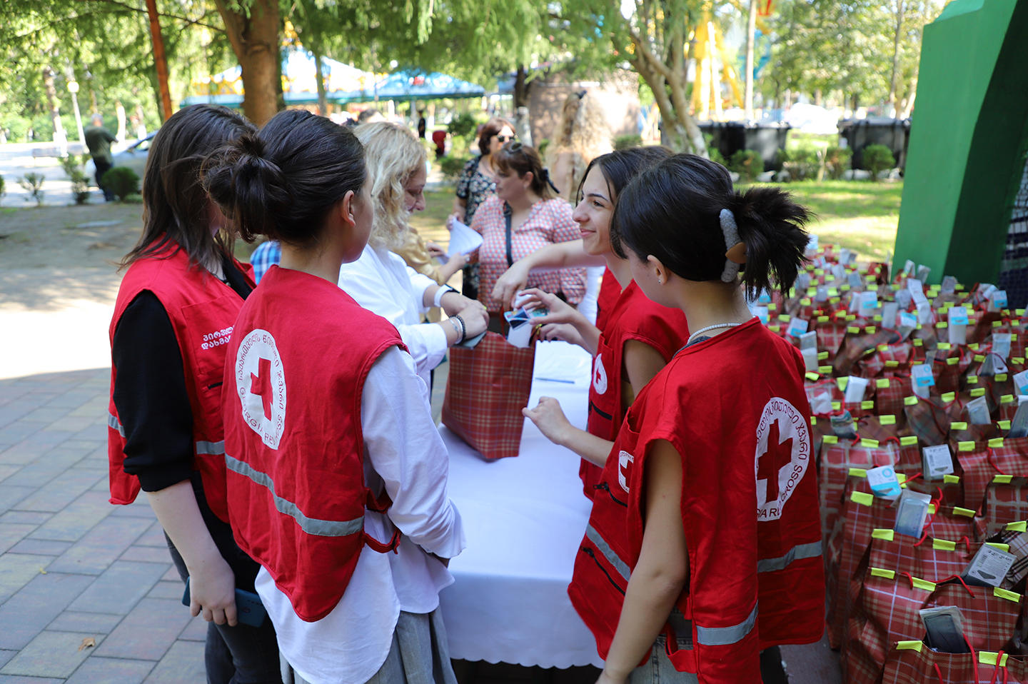 ეიპიემ ტერმინალს ფოთის მხარდაჭერით ბავშვებს სასკოლო ნივთები გადაეცათ