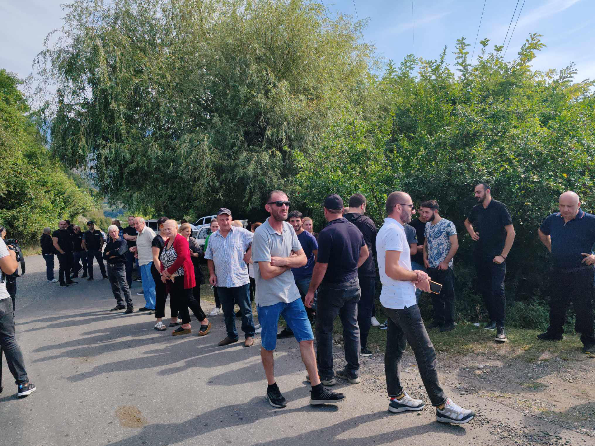 წალენჯიხის მუნიციპალიტეტის სოფელ ეწერფერდის მოსახლეობამ აქცია გამართა