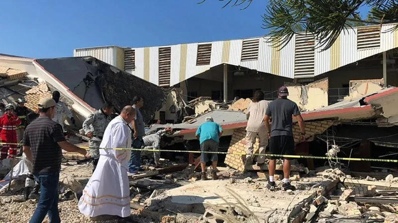 В результате обрушения крыши церкви в Мексике погибли 7 человек, около 30 человек оказались под завалами