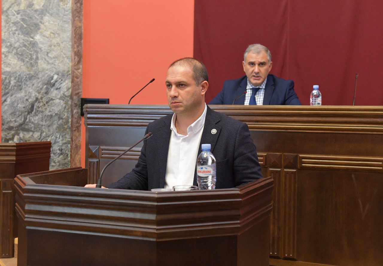 პარლამენტის ადამიანის უფლებათა დაცვის კომიტეტმა „შეკრებებისა და მანიფესტაციების შესახებ“ კანონში დაგეგმილ ცვლილებებს მხარი დაუჭირა