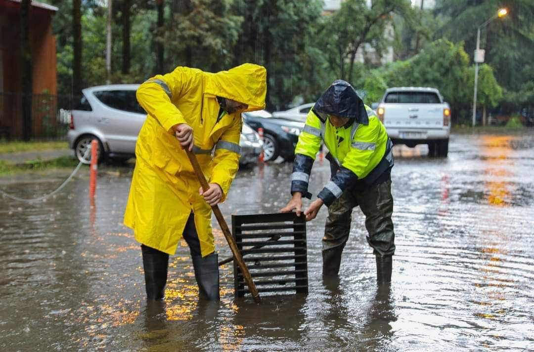 ბათუმის მერია - ქალაქში სტაბილური მდგომარეობაა, ინტენსიურად იწმინდება ზღვაში გამსვლელი არხები, სანიაღვრეები და ცხაურები
