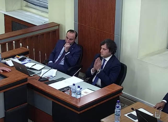 ირაკლი კობახიძე თამარ ჩუგოშვილს კითხვაზე, აქვს თუ არა უფლება პრეზიდენტს მთავრობის თანხმობის გარეშე მიესალმოს მსოფლიო ლიდერებს  - ახლა ეგ რა კითხვაა, აბსურდულია - არასერიოზულია თქვენი პოზიცია