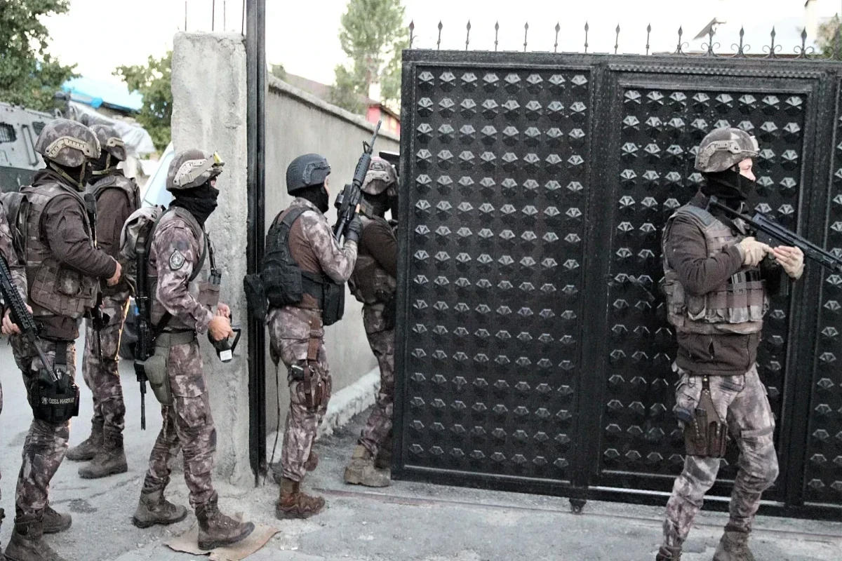 თურქეთში, "ქურთისტანის მუშათა პარტიასთან" კავშირის ბრალდებით, 90-მდე ადამიანი დააკავეს