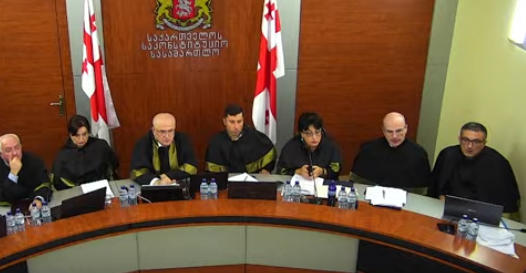 ევა გოცირიძე ჩუგოშვილს - იმაზე მეტს რას გვეუბნება პრეზიდენტი, რომ ვიზიტებისას ჰქონდა კეთილი განზრახვა? ეს თავისთავად ნიშნავს იმას, რომ კონსტიტუცია არ დაურღვევია? ტოლობის ნიშანი უნდა დავსვათ ამ ორ ფაქტს შორის?