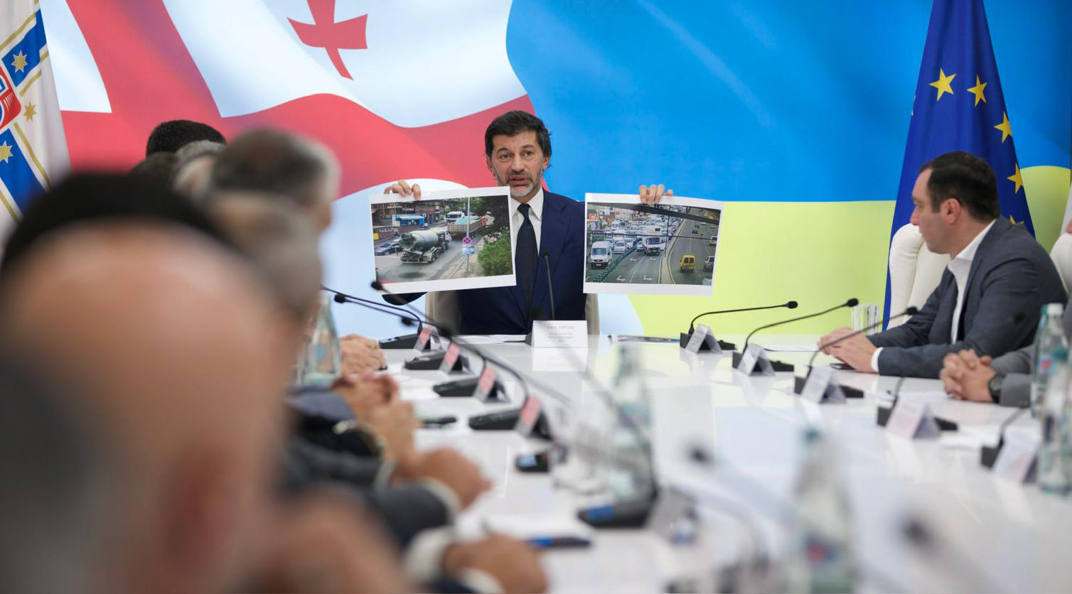 თბილისის კონკრეტულ უბნებში, 2024 წლის 1-ლი იანვრიდან, პიკის საათებში, დიდი გაბარიტების მქონე ავტომობილების გადაადგილების შეზღუდვა იგეგმება