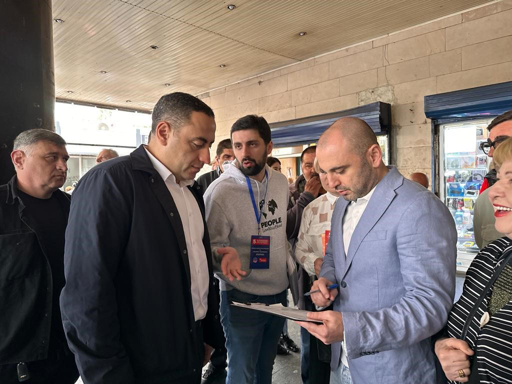 ლევან ხაბეიშვილმა და გიორგი ვაშაძემ პენსიონერების ხელმოწერების შეგროვება დაიწყეს