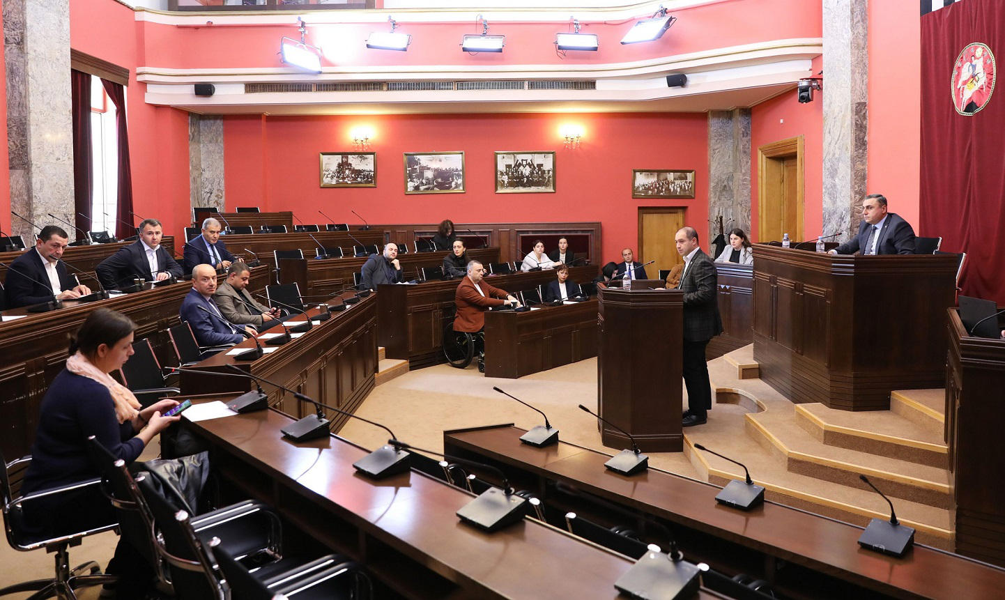 პარლამენტის იურიდიულ საკითხთა კომიტეტმა „შეკრებებისა და მანიფესტაციების შესახებ“ კანონში დაგეგმილ ცვლილებებს, მეორე მოსმენით მხარი დაუჭირა - სავარაუდოდ, დღესვე მოხდება კანონპროექტის მესამე მოსმენით მიღება