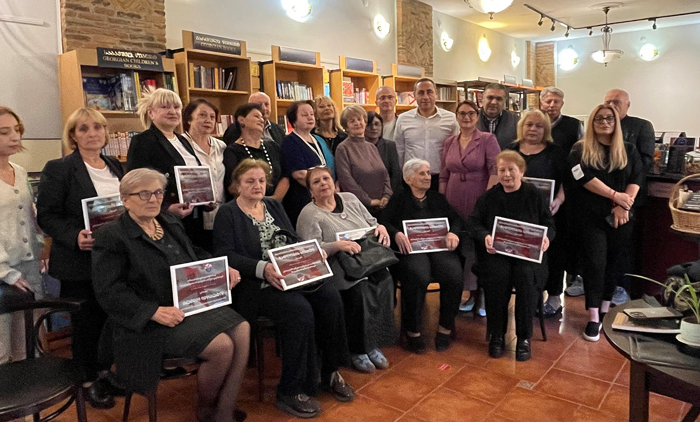 „გამარჯვების კოალიცია“ მასწავლებლის დღესთან დაკავშირებით პედაგოგებს შეხვდა