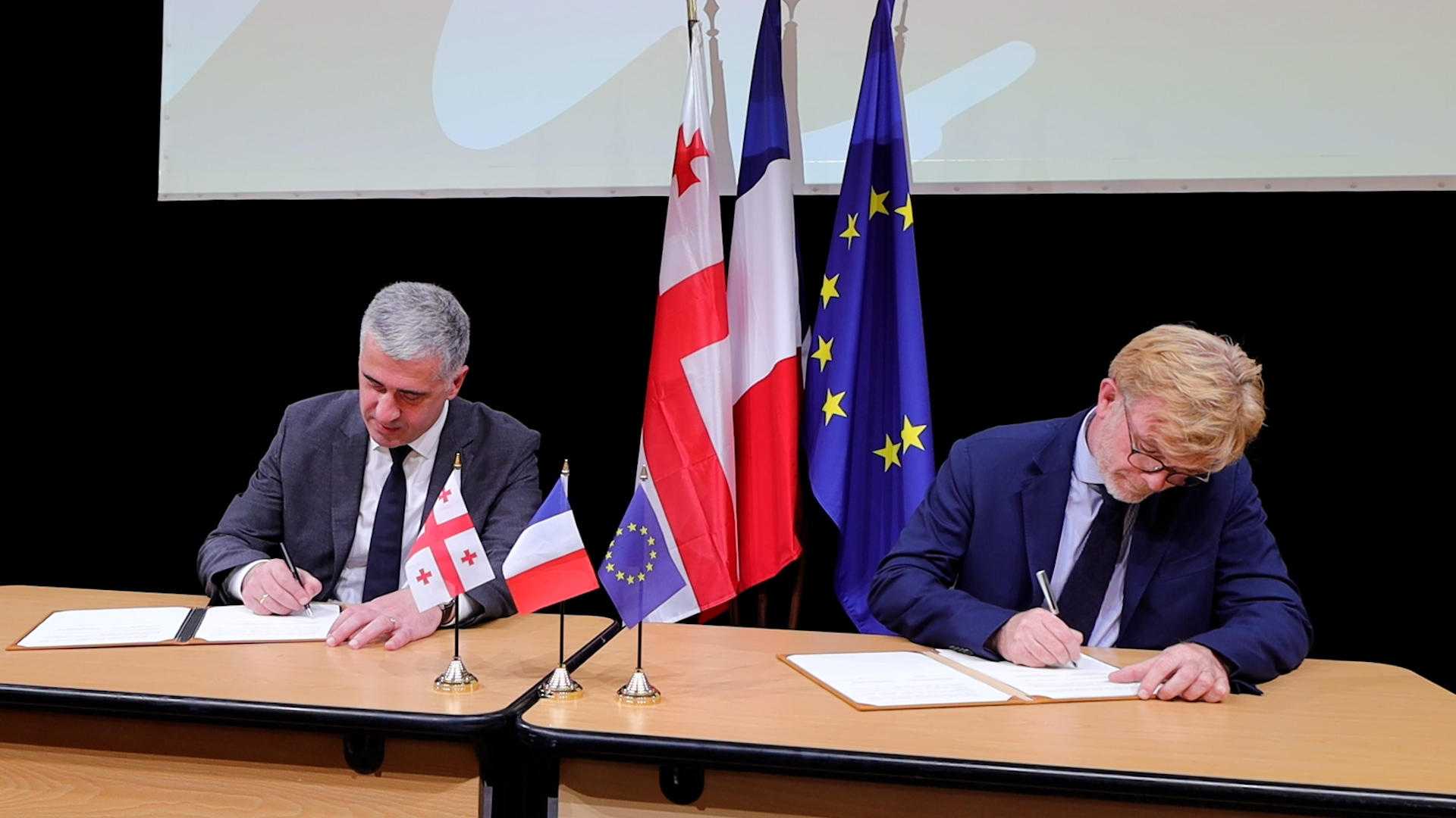 ოთარ შამუგია საფრანგეთის რესპუბლიკის სოფლის მეურნეობისა და სურსათის მინისტრ მარკ ფენოს შეხვდა