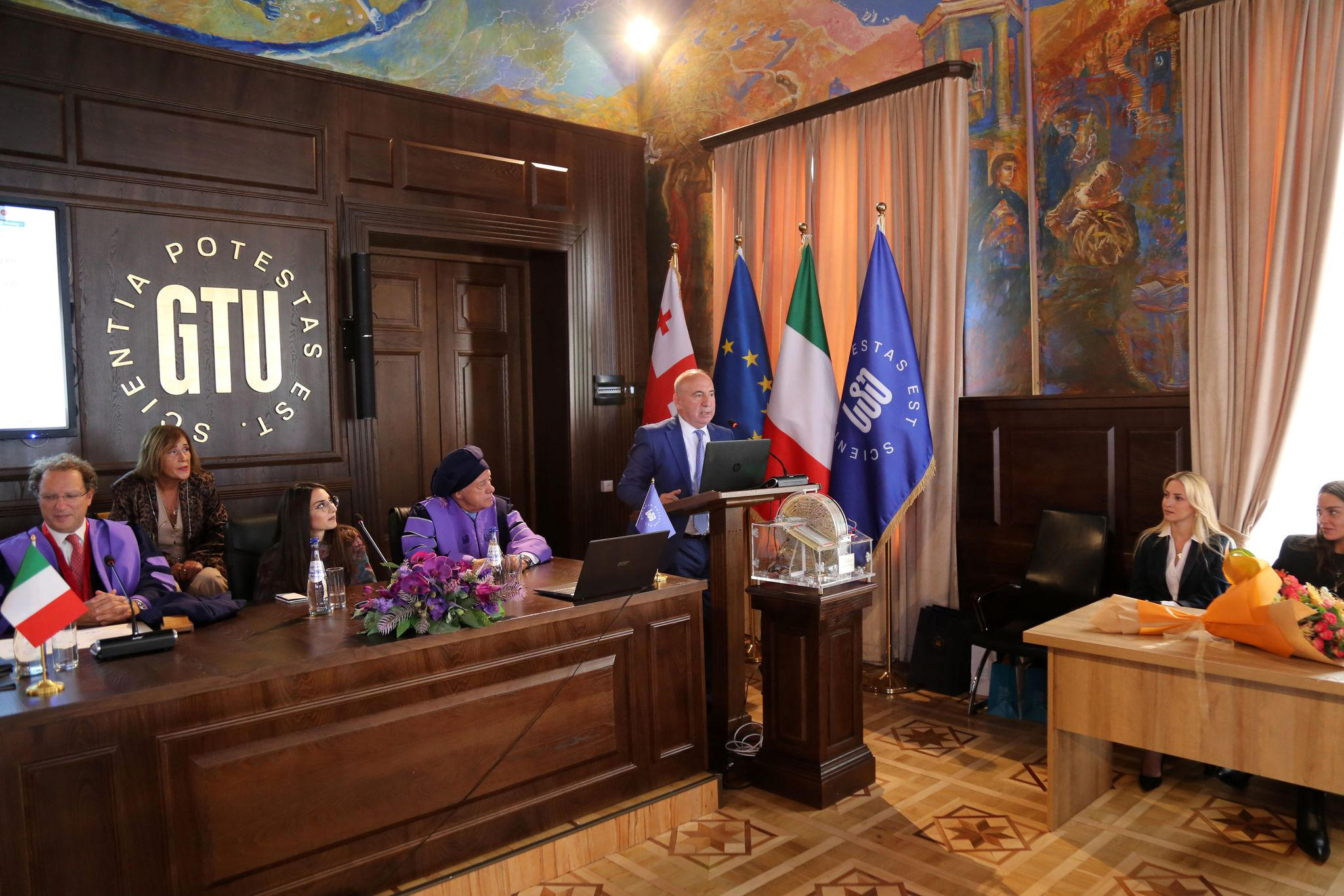 სოლომონ პავლიაშვილი გაწეული განსაკუთრებული დამსახურებისთვის, საქართველოს ტექნიკური უნივერსიტეტის აკადემიურმა საბჭომ „ოქროს მედლით“ დააჯილდოვა