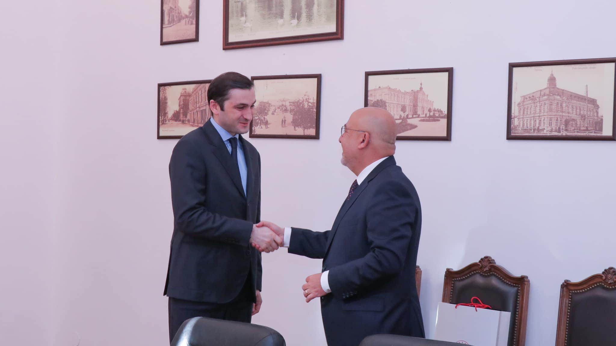 თორნიკე რიჟვაძე თურქეთის ელჩს საქართველოში ალი ქაან ორბაის შეხვდა