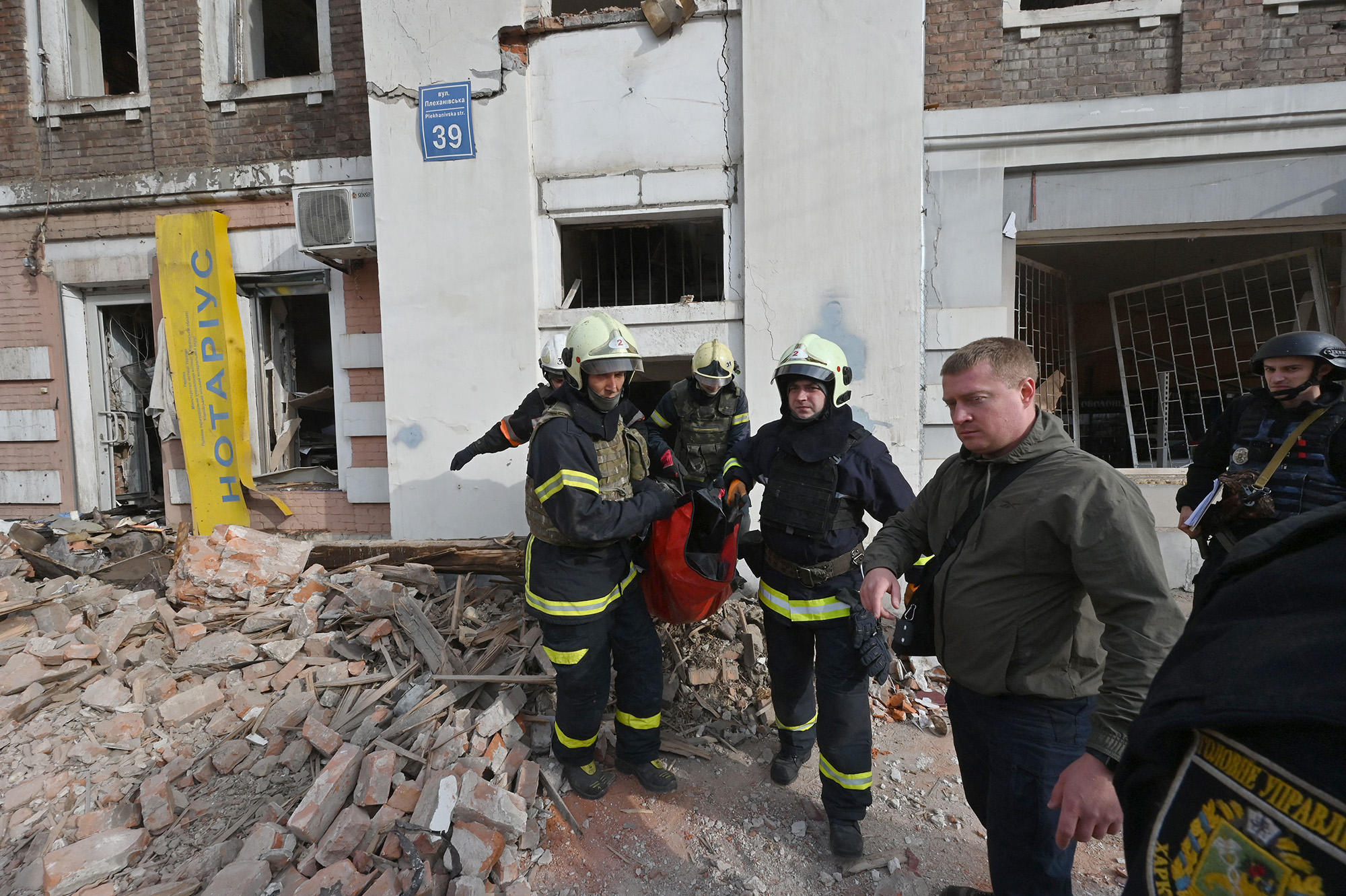 ხარკოვზე რუსული სარაკეტო თავდასხმის შედეგად ბებია და შვილიშვილი დაიღუპნენ