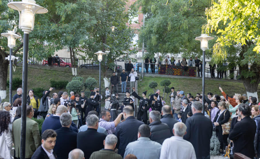 გრიშაშვილის სკვერში ხარფუხობის დღესასწული გაიმართა