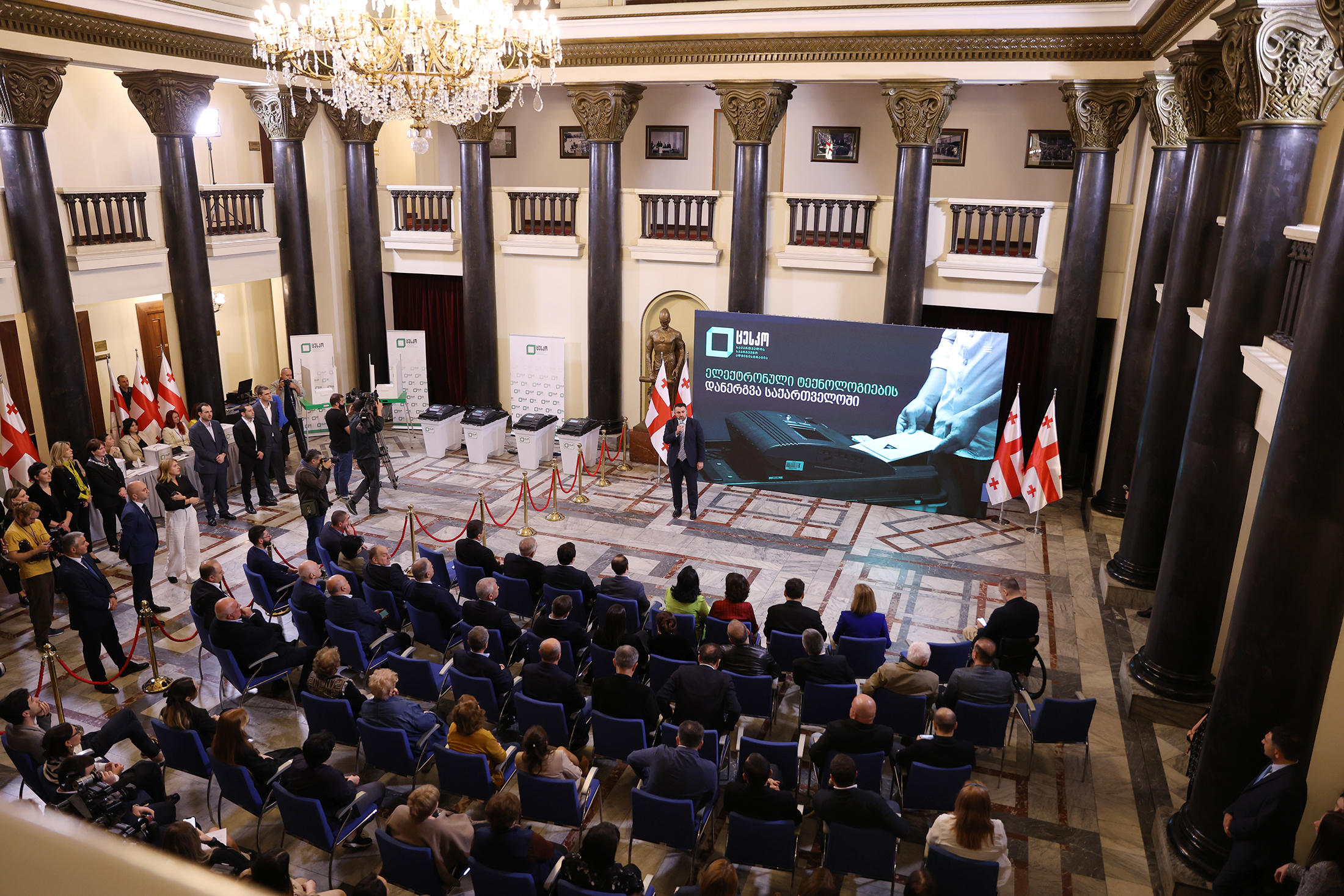 პარლამენტის წევრები და აპარატის თანამშრომლები საარჩევნო ელექტრონულ ტექნოლოგიებს გაეცნენ