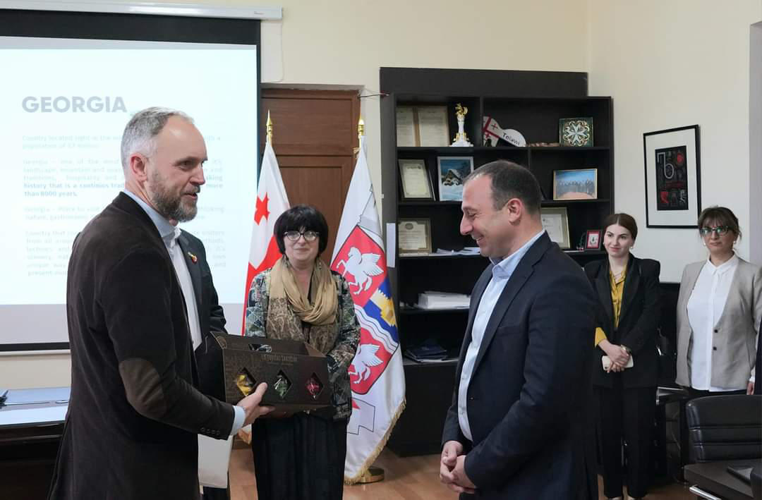 ლევან ანდრიაშვილი ლიეტუვის ელჩს, ანდრიუს კალინდრას შეხვდა